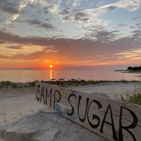 مكان تخييم Sugar